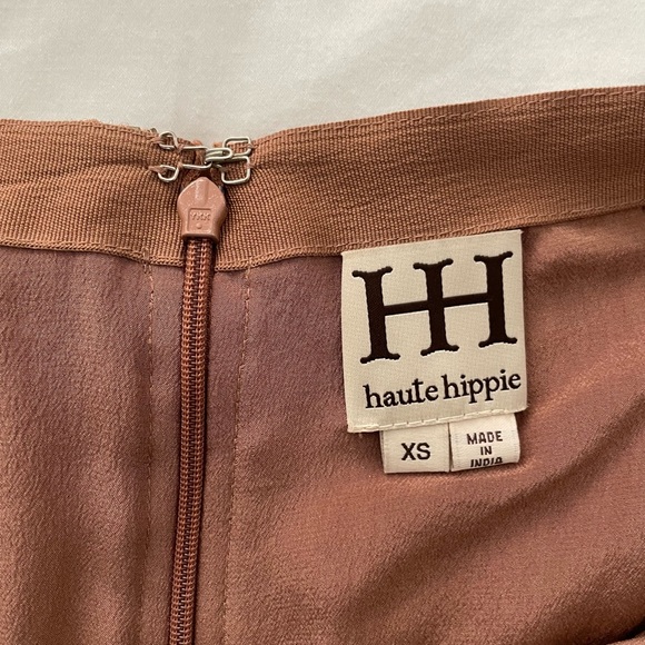 Haute Hippie knotted mini skirt. Size XS. Brown with gold beading. - Picture 4 of 5